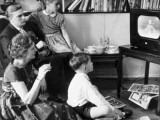 Family-watching-TV11